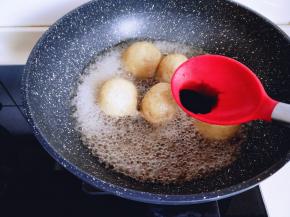 加入老抽，不要太多。