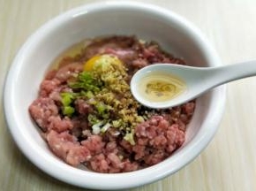 再加入料酒，(适当多加一些，去肉腥)