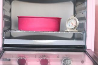 放入烤箱预热好后的烤箱中，150度，30分钟。