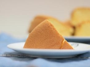 戚风蛋糕怎么吃都很美味，不甜不腻，早餐或者下午茶都不错。