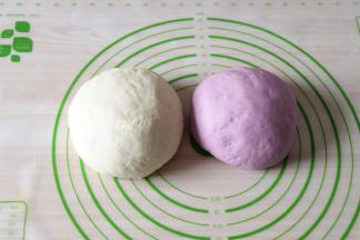 继续分别揉面排气再滚圆；