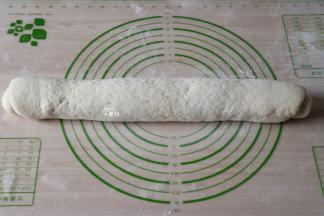 紧紧卷起，边沿收口收好；