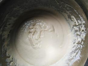 用蛋抽搅拌均匀