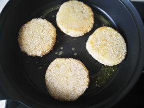 底部上色后翻面