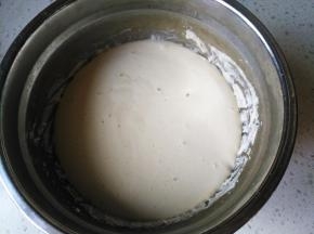 醒发好的面糊大约是原先的两倍大