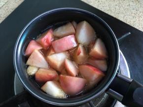 再加入130ml水，开小火，稍微搅拌下