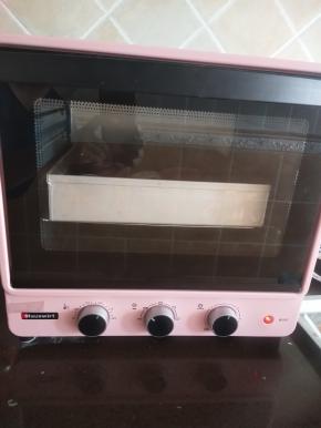 将烤箱内放一碗热水，开发酵功能，发酵40分钟到60分钟