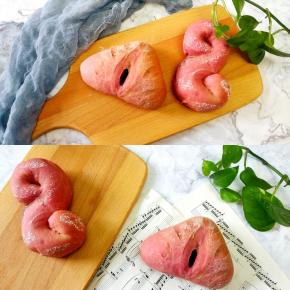 发酵好的面团放入提前预热好的烤箱
175度30分钟，全程加盖锡纸