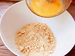 加入搅散的蛋液