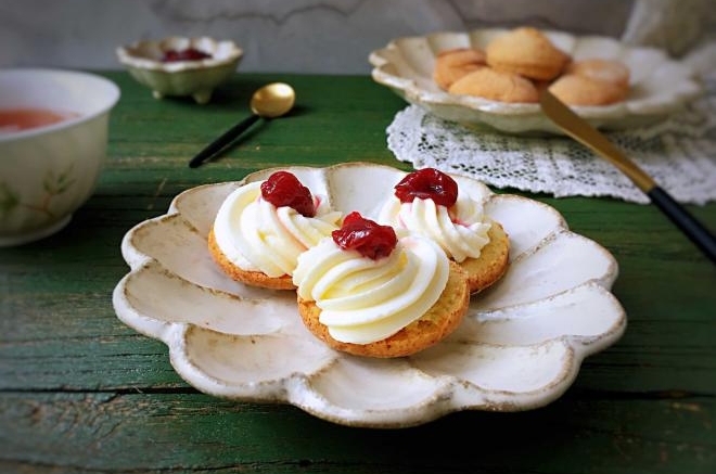 樱桃奶油松饼