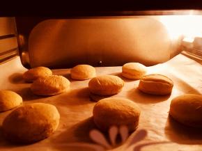 烤箱170度预热五分钟，放入中层，烤20分钟