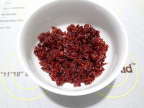将蔓越莓称好切碎