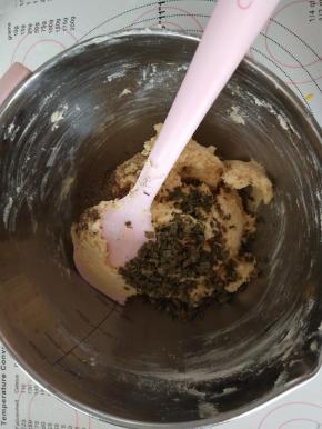 加入黑胡椒和干葱拌匀。