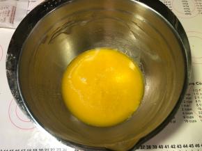 黄油隔水融化放凉备用