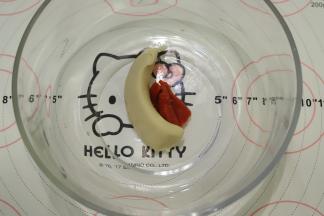 首先我们开始来调色，以淡粉色为例，取皮25克（20克牛奶桃山皮：5克红酒桃山皮）