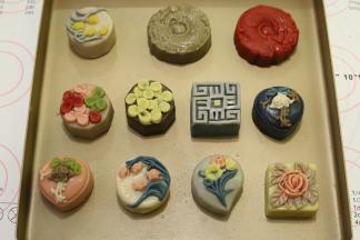 搭配好所有的月饼胚