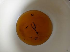 转化糖浆加入枧水搅拌均匀