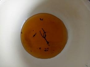 转化糖浆加入枧水搅拌均匀