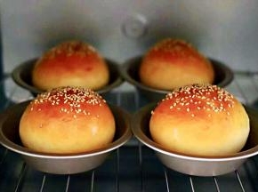 汉堡胚出炉啦、整个房间都弥漫了香味浓郁的面包味道