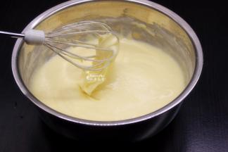 搅拌均匀的面糊无颗粒状、顺滑，浓稠适中。