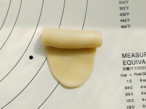 然后从上至下卷起来。
