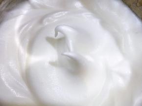 打发至能l拉出软软的弯钩即可