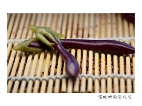 早前做的

茄子是夏秋餐桌上十分常见的时令蔬菜。有句俗话叫