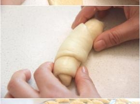 自上而下卷起，收口朝下压紧排入烤盘。做好6层面团。