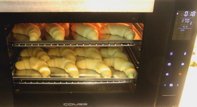 COUSS CO-960M电烤箱， 选择热风模式，提前180度预热好，2层烤盘间隔放入，烘烤约20分钟。