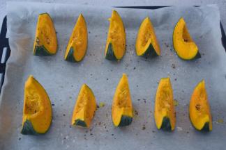 撒上现磨黑胡椒