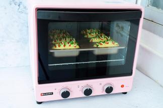 放入预热好的海氏烤箱，上下火170度，中层20分钟