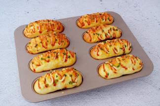 烤好取出晾至手温密封保存。