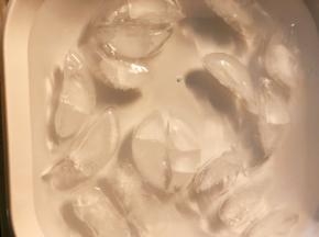 准备一碗冰水