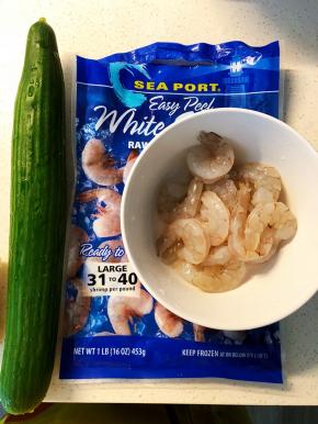 虾仁洗净去肠备用。