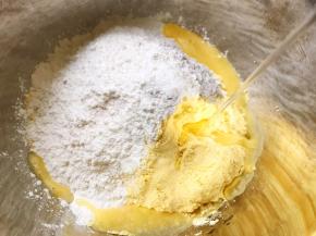 先加入一半的水