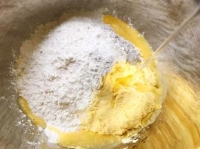 先加入一半的水