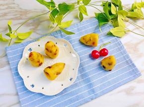 小窝头热吃最好，凉了上锅蒸热再食用