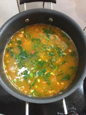 起锅前加入适量的葱花即可。