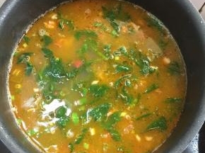 起锅前加入适量的葱花即可。