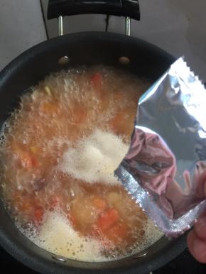 放入羊杂里面自带的粉包。