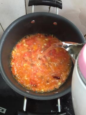 加入适量的开水。