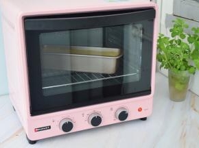 放入预热好的海氏烤箱，上下火170度，下层50分钟