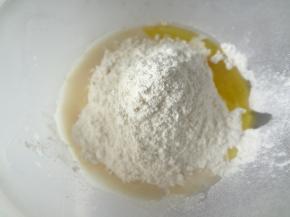 加入高粉，糖，酵母，橄榄油
