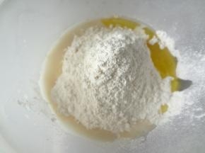加入高粉，糖，酵母，橄榄油