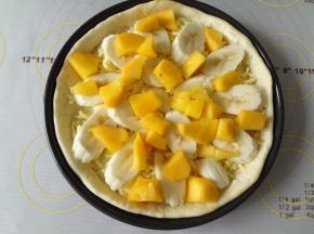 均匀的撒上芒果粒