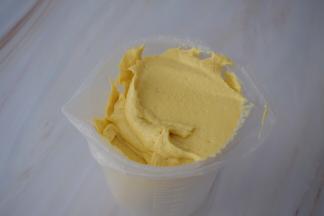 把面糊装入裱花袋