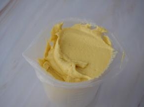 把面糊装入裱花袋