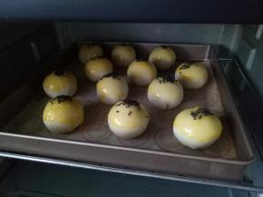 送入预热好的烤箱160度烤40分钟左右