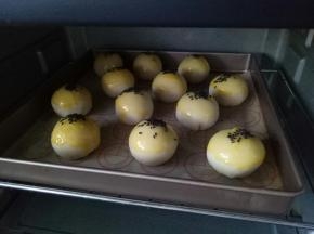 送入预热好的烤箱160度烤40分钟左右