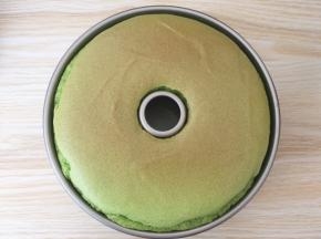 入炉150度烘烤55分钟，出炉倒扣，凉透脱模，